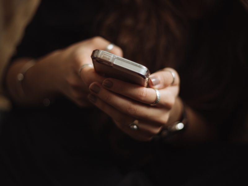 dating after divorce: flirting by texting