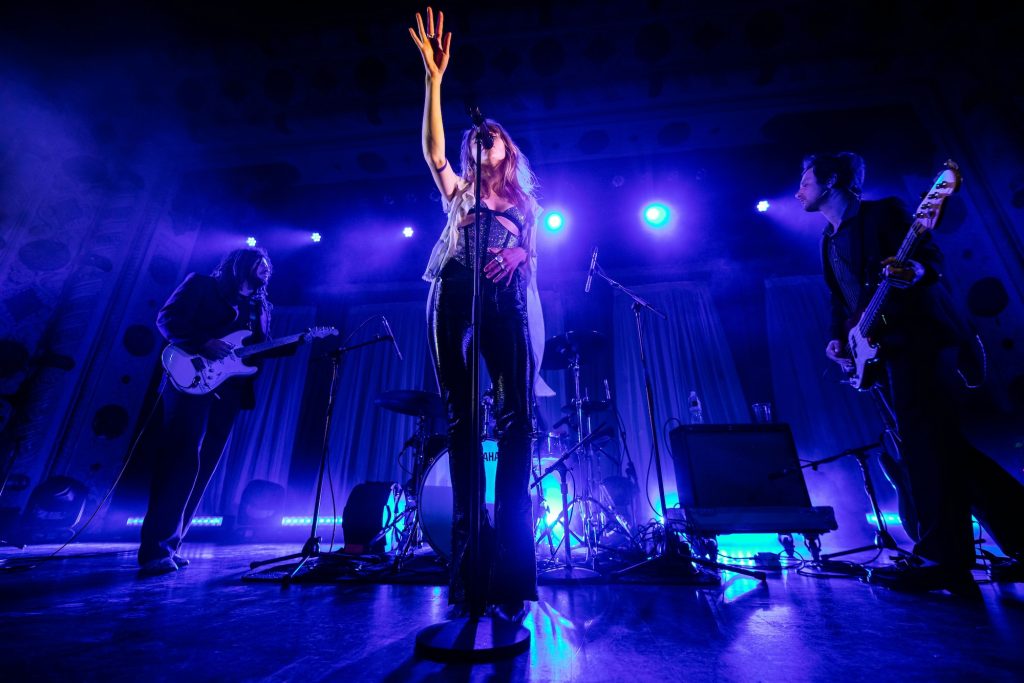 Suki Waterhouse performs at Metro in Chicago on Jan. 21, 2023.