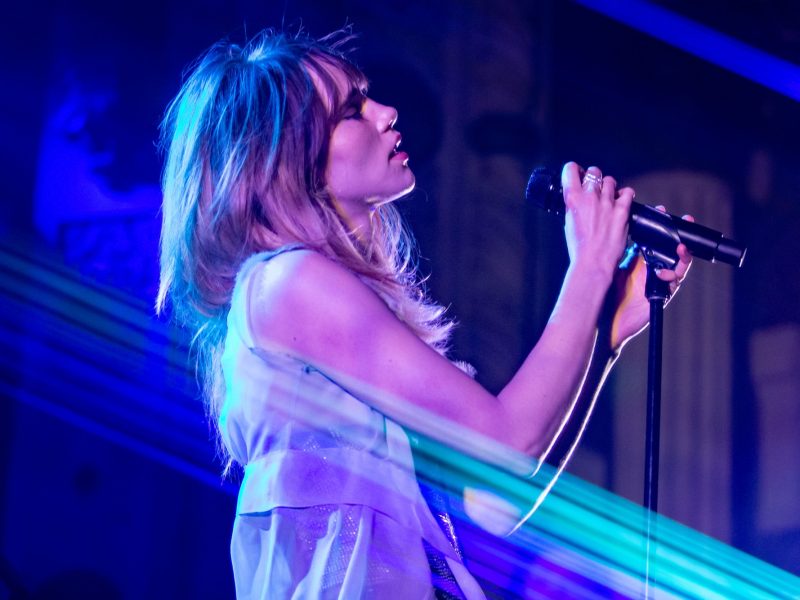 Suki Waterhouse performs at Metro in Chicago on Jan. 21, 2023.